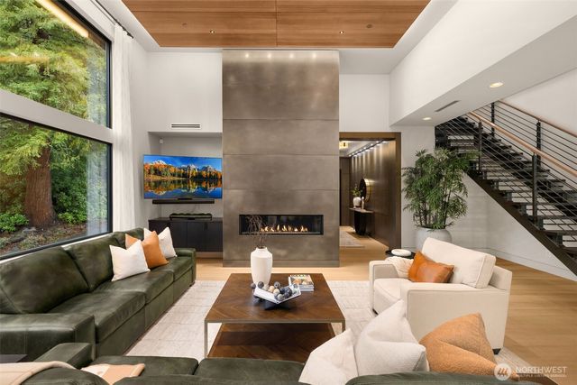 1215 96th Avenue SE, Bellevue, WA 98004