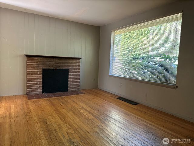 15833 15th Avenue NE, Shoreline, WA 98155