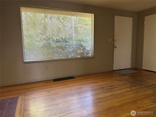 15833 15th Avenue NE, Shoreline, WA 98155