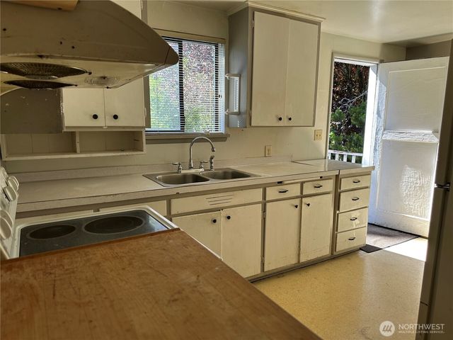 15833 15th Avenue NE, Shoreline, WA 98155