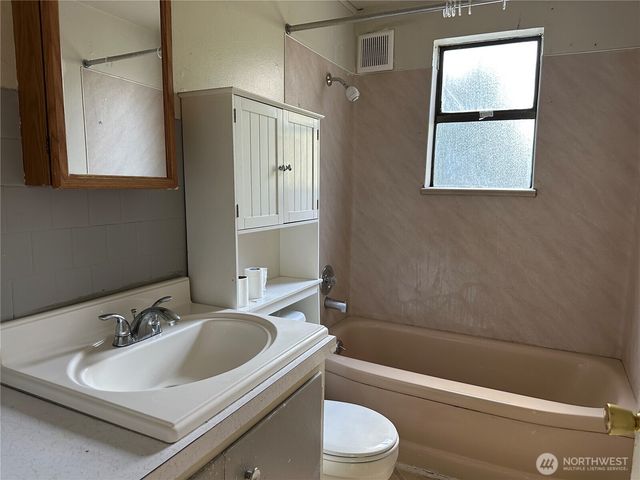 15833 15th Avenue NE, Shoreline, WA 98155