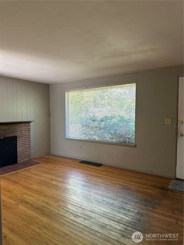 15833 15th Avenue NE, Shoreline, WA 98155