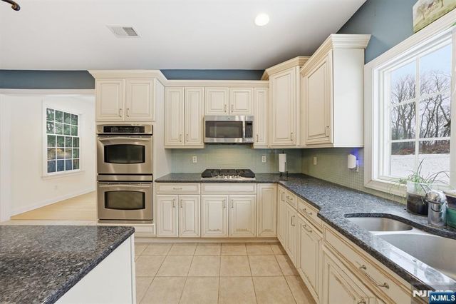 20 Sleepy Hollow Road, Denville Township, NJ 07834