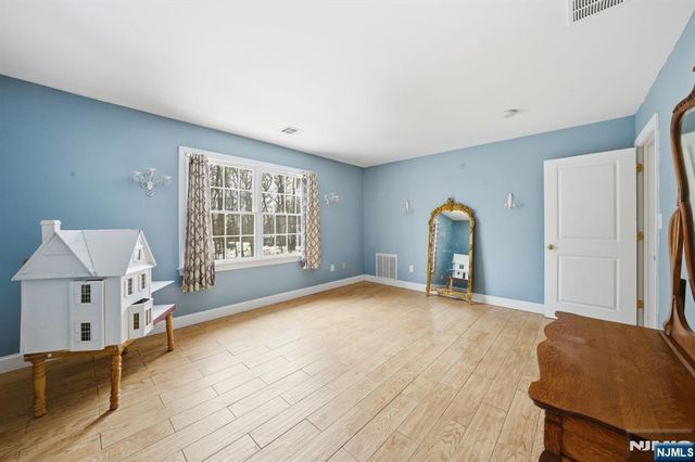 20 Sleepy Hollow Road, Denville Township, NJ 07834