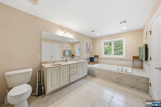 20 Sleepy Hollow Road, Denville Township, NJ 07834