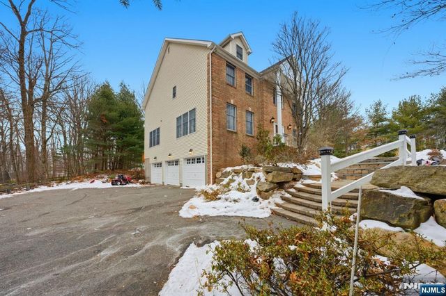 20 Sleepy Hollow Road, Denville Township, NJ 07834