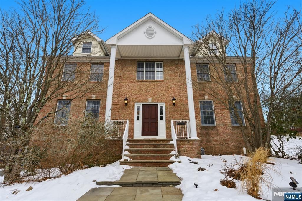 20 Sleepy Hollow Road, Denville Township, NJ 07834