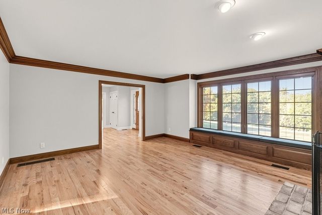 2097 Albertson Pky, Cuyahoga Falls, OH 44223