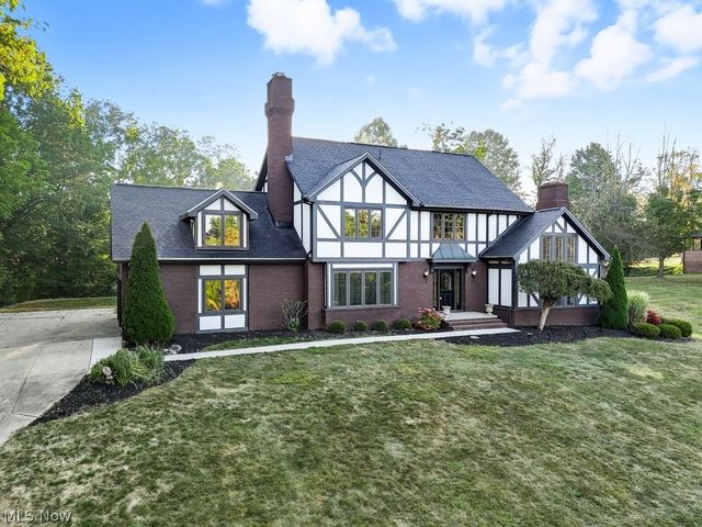 2097 Albertson Pky, Cuyahoga Falls, OH 44223