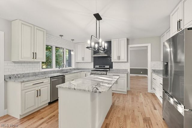 2097 Albertson Pky, Cuyahoga Falls, OH 44223