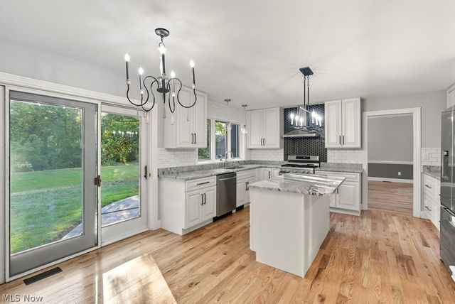 2097 Albertson Pky, Cuyahoga Falls, OH 44223