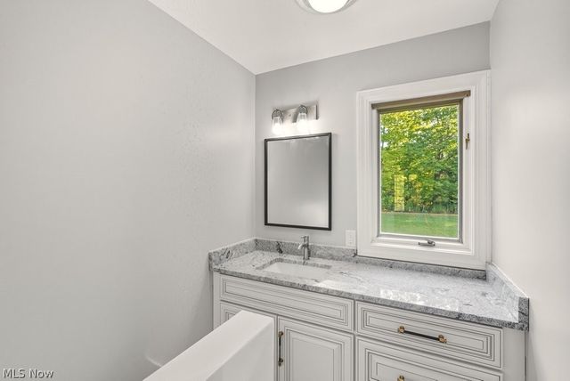 2097 Albertson Pky, Cuyahoga Falls, OH 44223