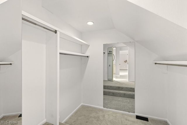 2097 Albertson Pky, Cuyahoga Falls, OH 44223