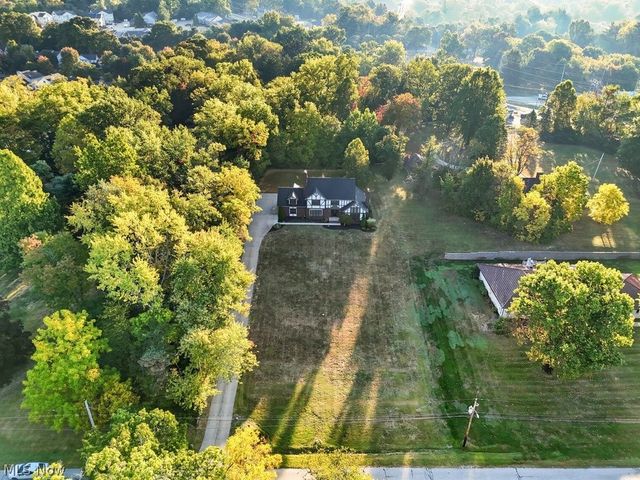 2097 Albertson Pky, Cuyahoga Falls, OH 44223