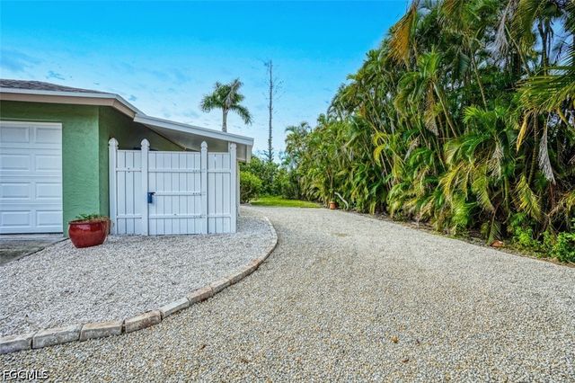 1380 Albatross RD, Sanibel, FL 33957