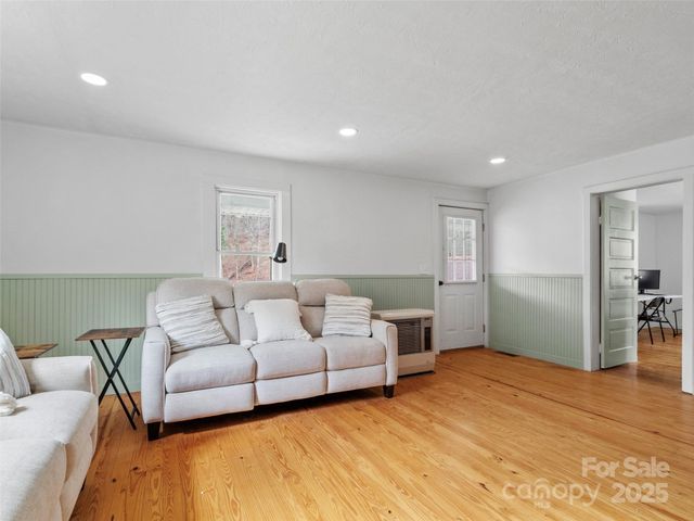 456 Windy Gap Road, Mars Hill, NC 28754