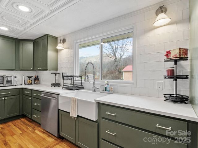 456 Windy Gap Road, Mars Hill, NC 28754