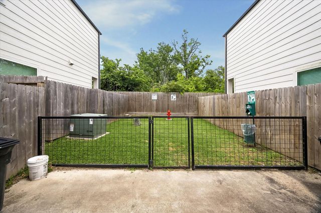 5709 White Magnolia Street, Houston, TX 77091