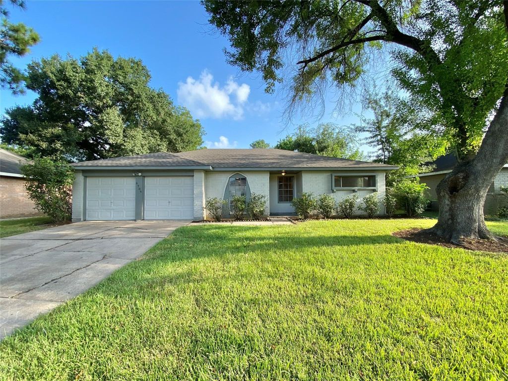 6706 Castleview Lane, Houston, TX 77489