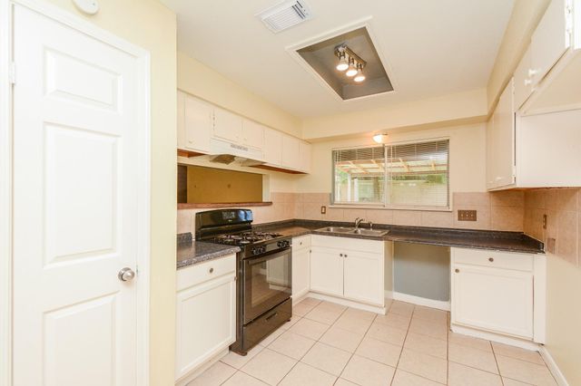 8607 Crystal Cove Circle, Houston, TX 77044