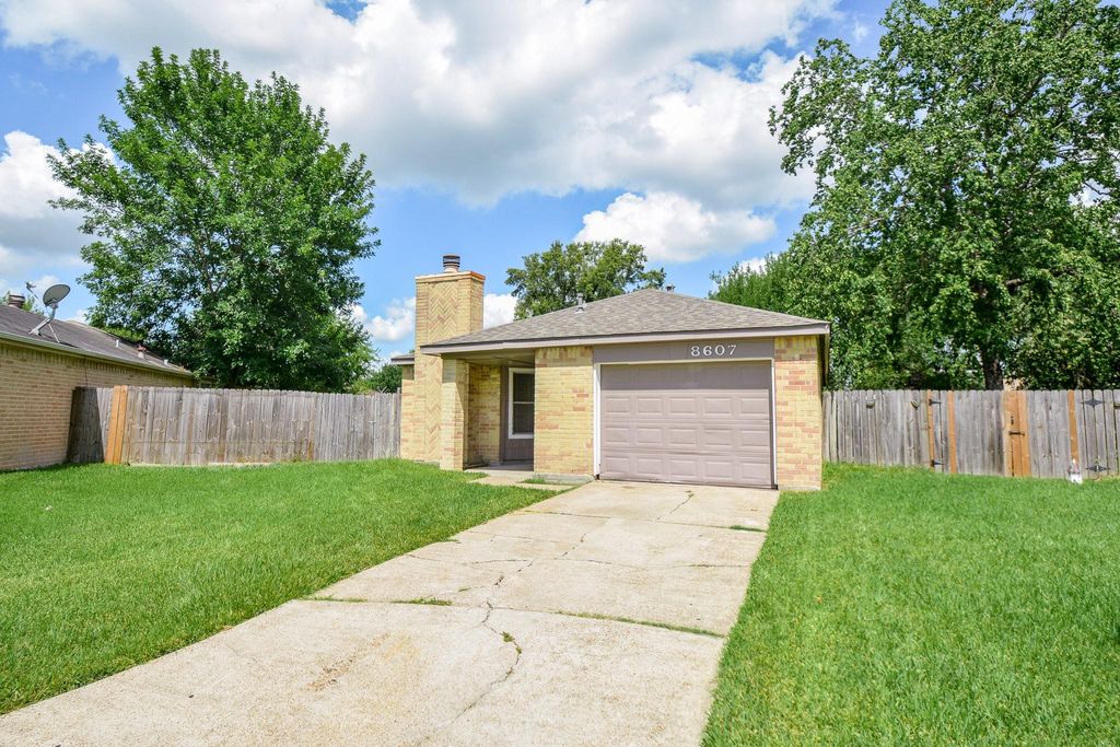 8607 Crystal Cove Circle, Houston, TX 77044