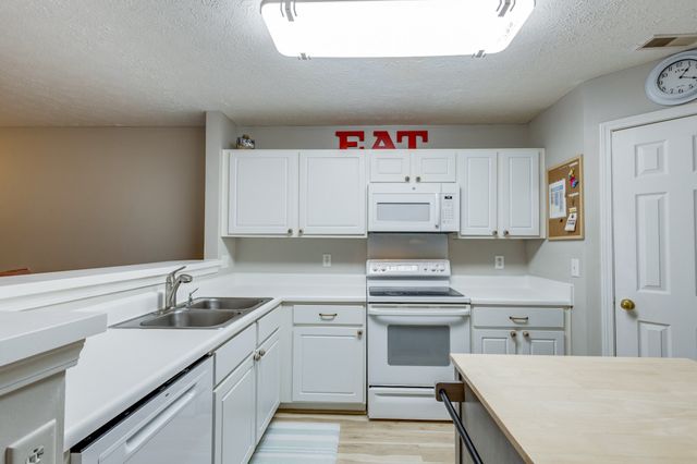 668 Flintlock Ct, Nashville, TN 37217