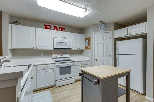 668 Flintlock Ct, Nashville, TN 37217