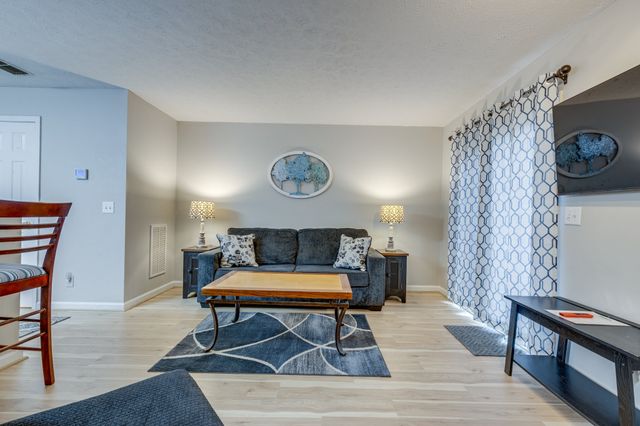 668 Flintlock Ct, Nashville, TN 37217