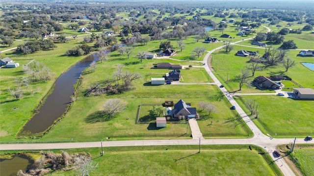 819 Mill Road, Angleton, TX 77515