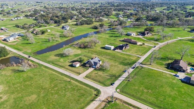 819 Mill Road, Angleton, TX 77515