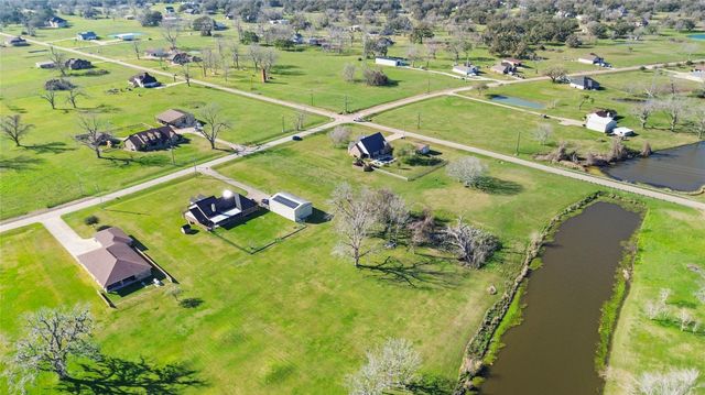 819 Mill Road, Angleton, TX 77515