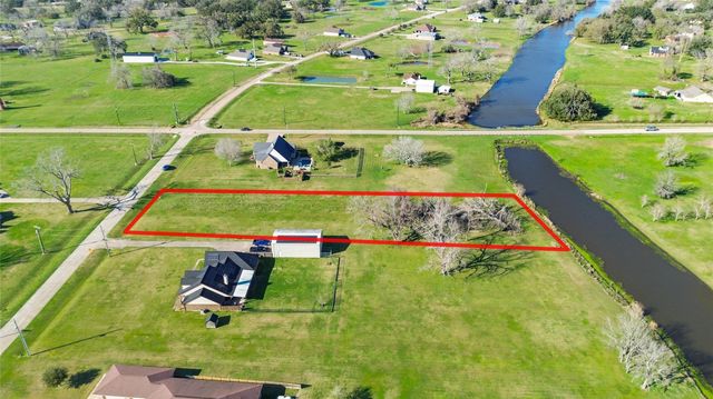 819 Mill Road, Angleton, TX 77515