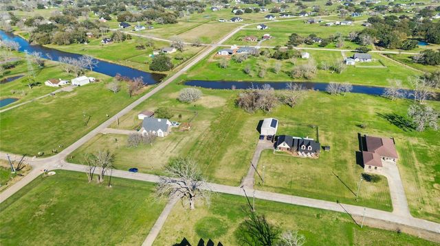 819 Mill Road, Angleton, TX 77515