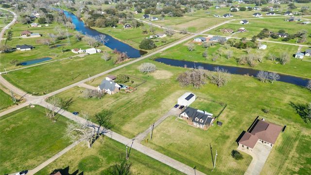 819 Mill Road, Angleton, TX 77515