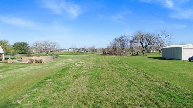 819 Mill Road, Angleton, TX 77515