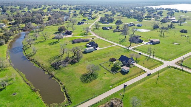 819 Mill Road, Angleton, TX 77515