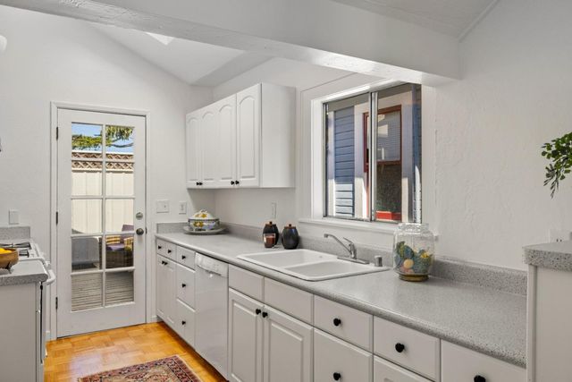 418 Fountain Avenue, Pacific Grove, CA 93950
