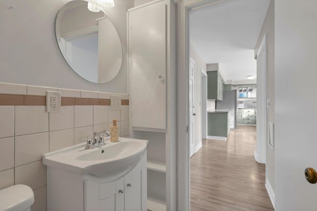 4266 Fairoaks Drive, Columbus, OH 43214