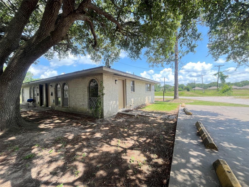 3021 Sycamore Avenue 1, Bay City, TX 77414