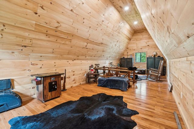 105 East Mountain Road, Newport, NH 03773