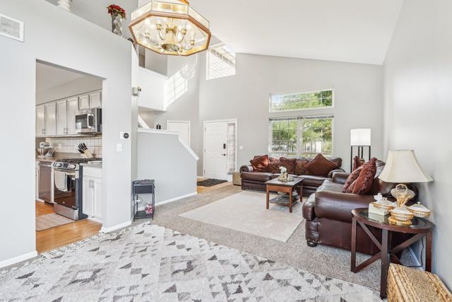 4801 BORDEAUX Drive, Lake In The Hills, IL 60156