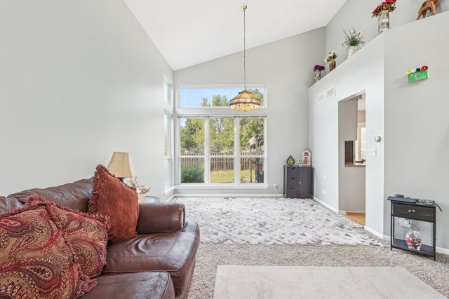 4801 BORDEAUX Drive, Lake In The Hills, IL 60156