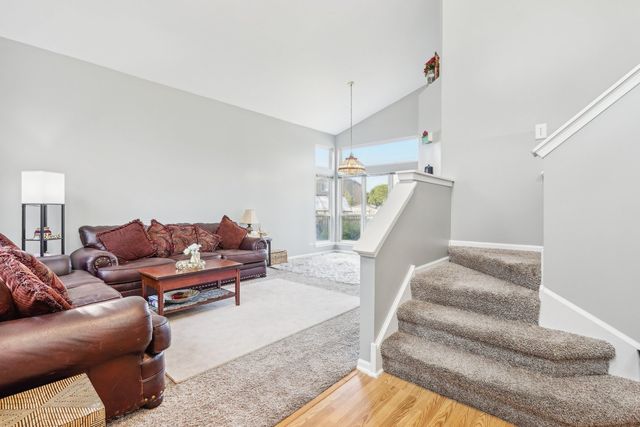 4801 BORDEAUX Drive, Lake In The Hills, IL 60156