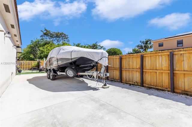 13501 SW 272nd Ter, Homestead, FL 33032