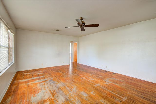 701 Blair Street, West Columbia, TX 77486