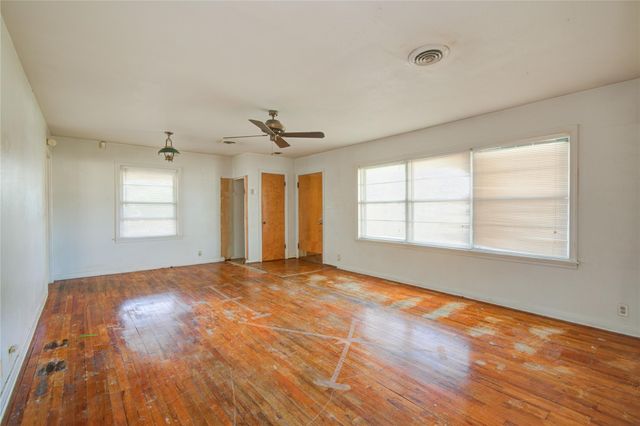 701 Blair Street, West Columbia, TX 77486