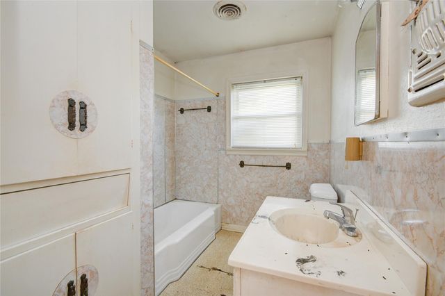 701 Blair Street, West Columbia, TX 77486