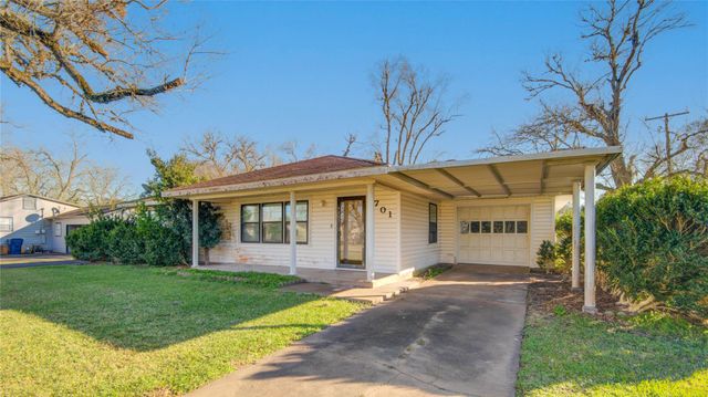 701 Blair Street, West Columbia, TX 77486
