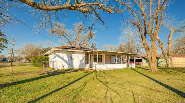 701 Blair Street, West Columbia, TX 77486