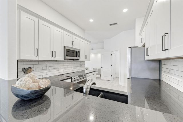 9532 FOREST HILLS CIRCLE, Sarasota, FL 34238
